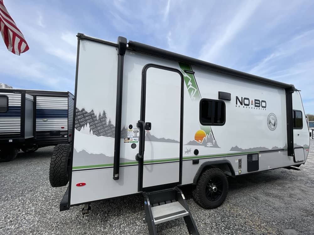 Used 2022 Forest River No Boundaries 19.5 - Image 4