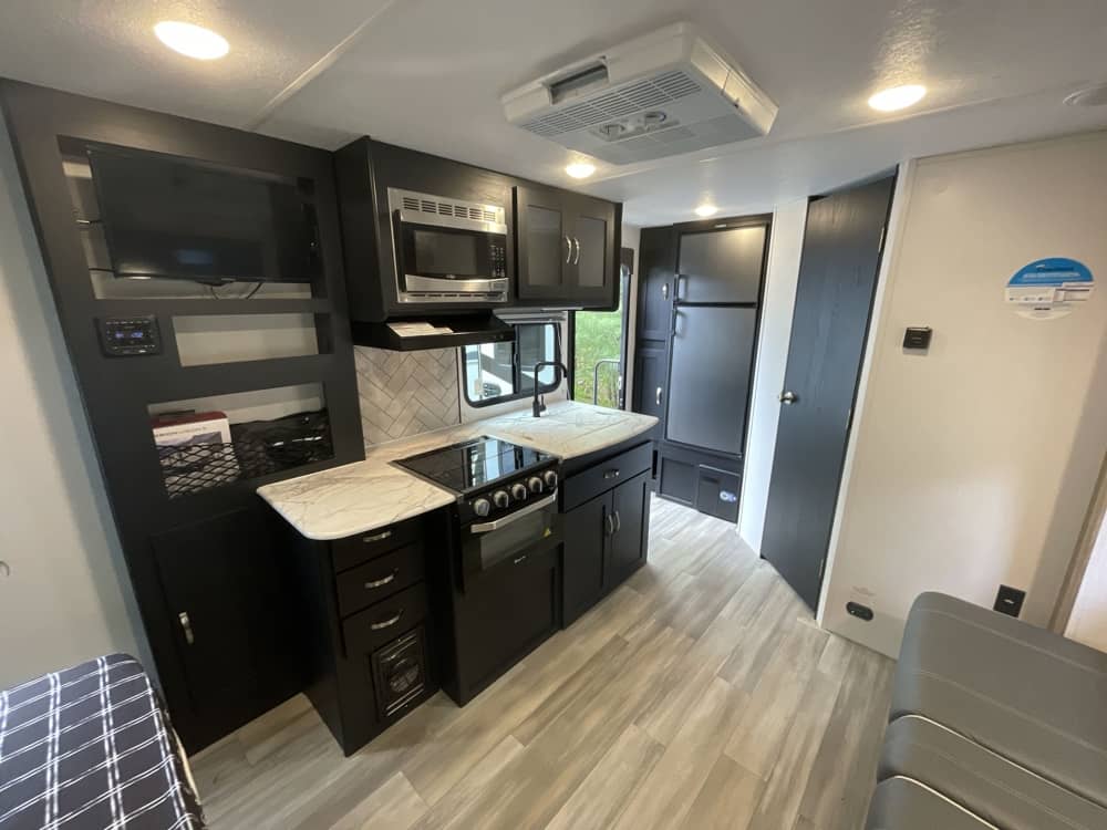 Used 2023 Coachmen Freedom Express Ultra Lite 192RBS - Image 2